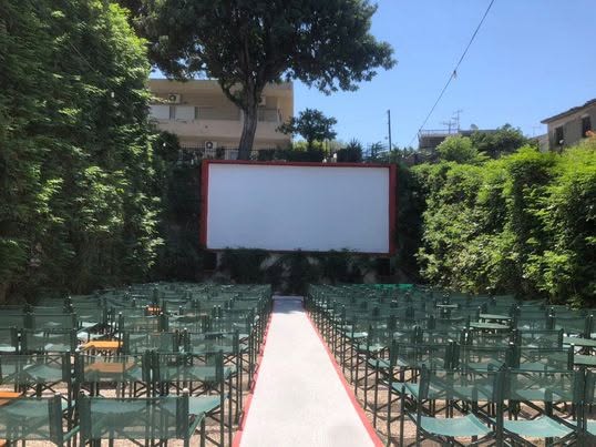 Ο θερινός κινηματογράφος Cine Drosia